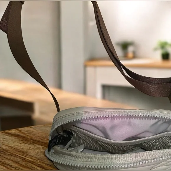 Lululemon Team Canada Olympic light beige/cream belt bag. - Picture 4 of 5